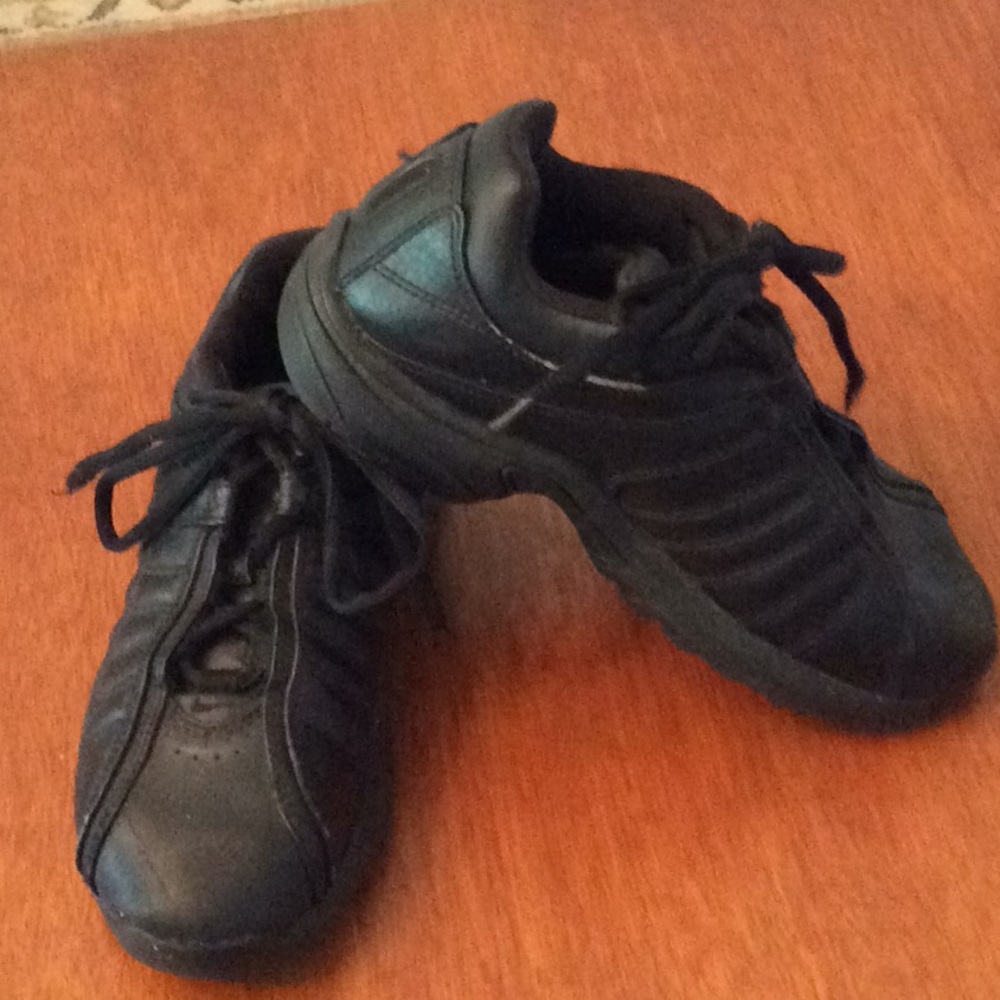 Boys Nike Leather Lace up Shoes Size 2.5 Y